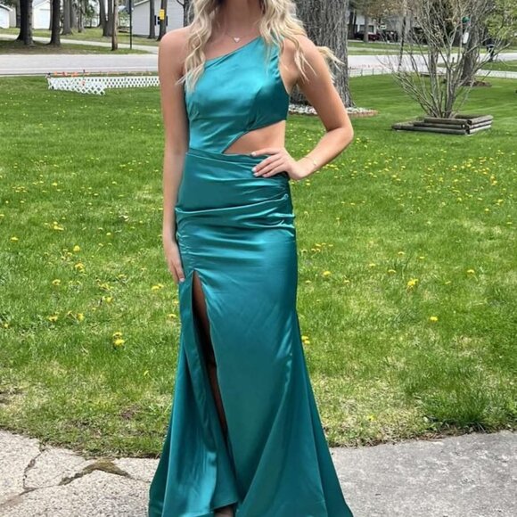 Dresses & Skirts - Formal Dress